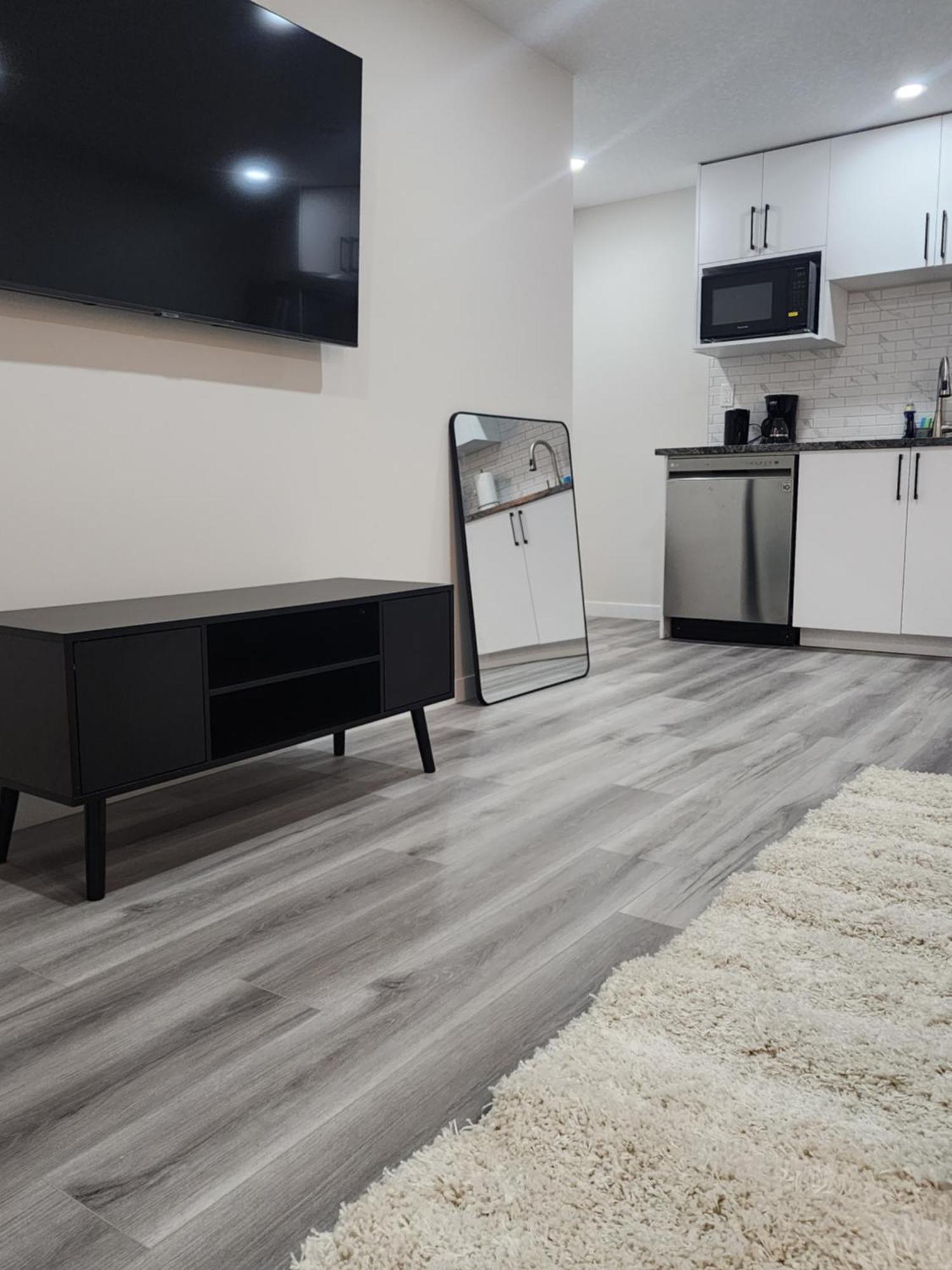 Trendy 2-Bed Oasis Awaits! Apartment YYC Екстериор снимка
