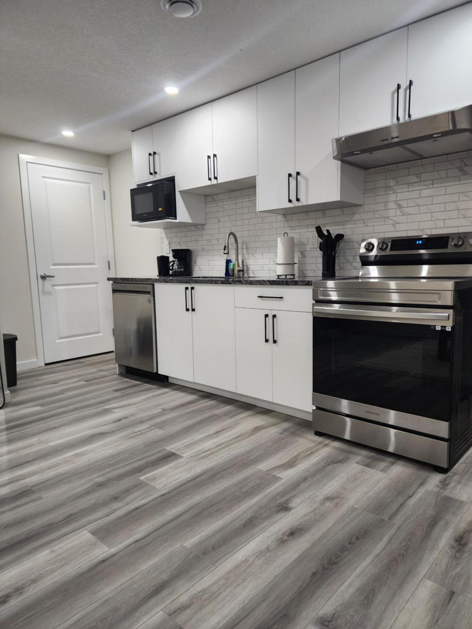 Trendy 2-Bed Oasis Awaits! Apartment YYC Екстериор снимка